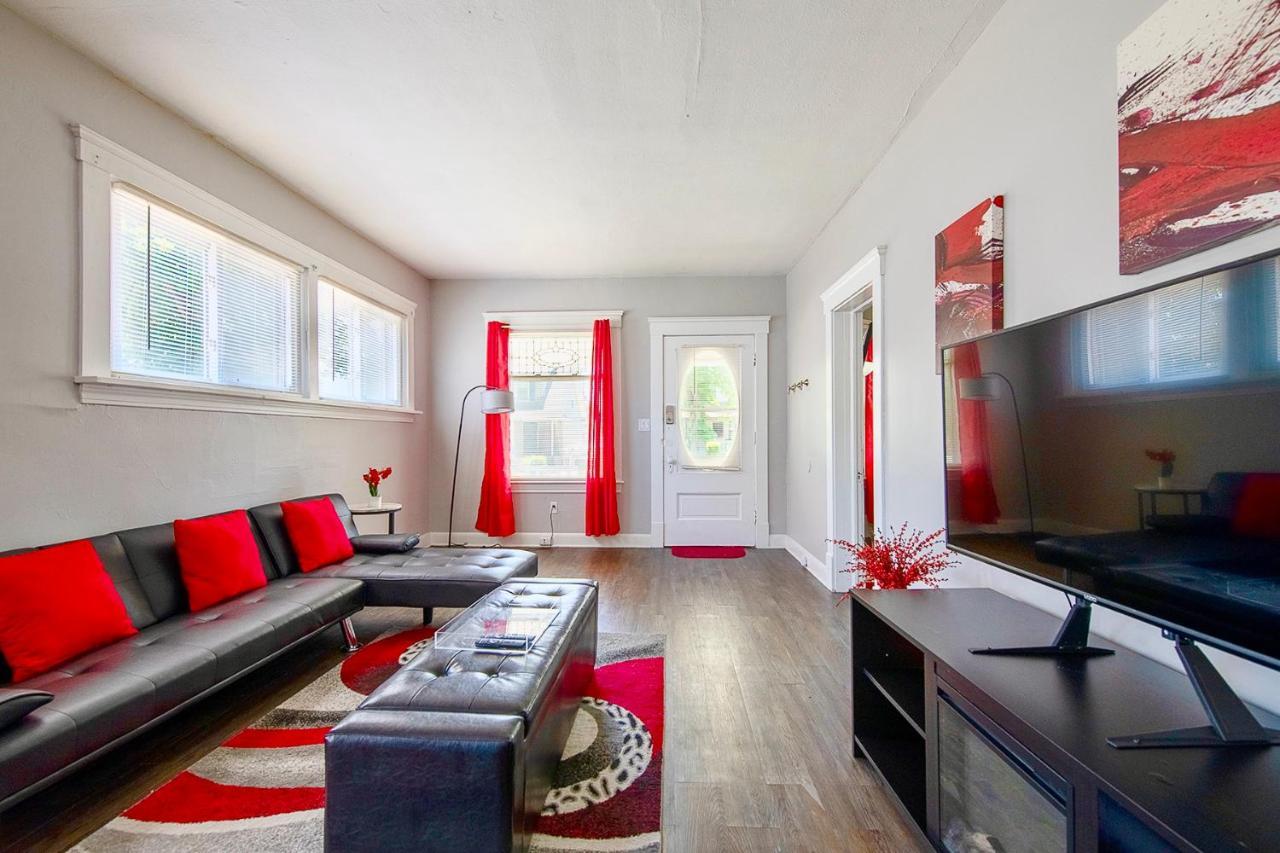 The Rubi Lounge - Spacious Brooklyn Centre Modern Escape Near Downtown With Parking, 300Mb Wifi & Self Check-In Cleveland Exterior foto