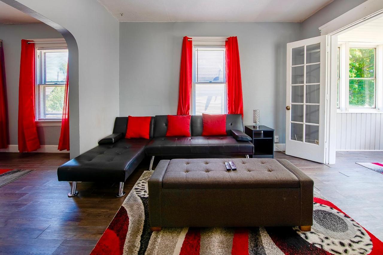 The Rubi Lounge - Spacious Brooklyn Centre Modern Escape Near Downtown With Parking, 300Mb Wifi & Self Check-In Cleveland Exterior foto